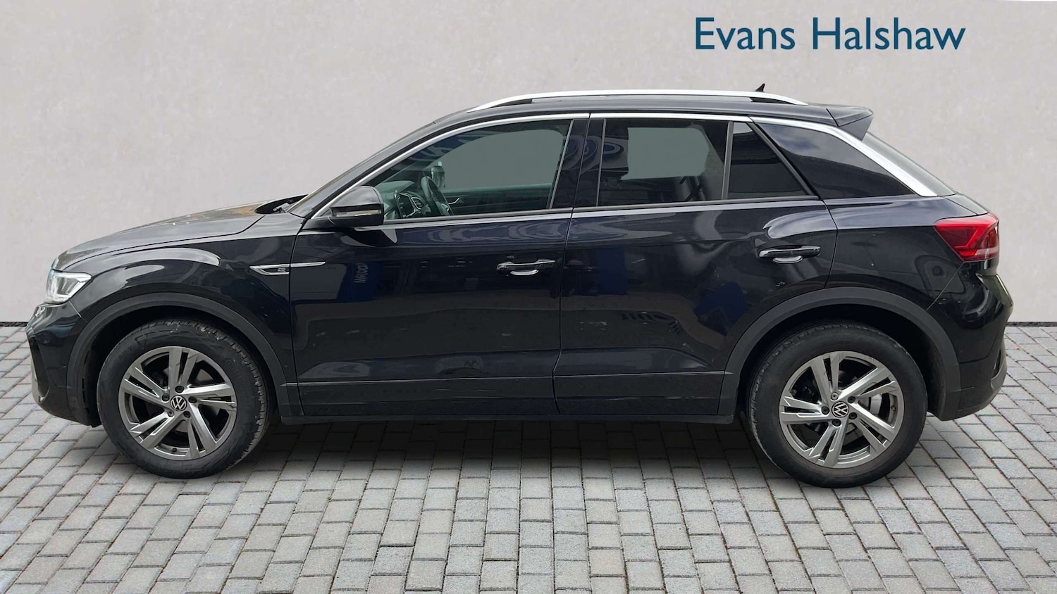 Used Volkswagen T-Roc for sale - 77859945: Photo 3