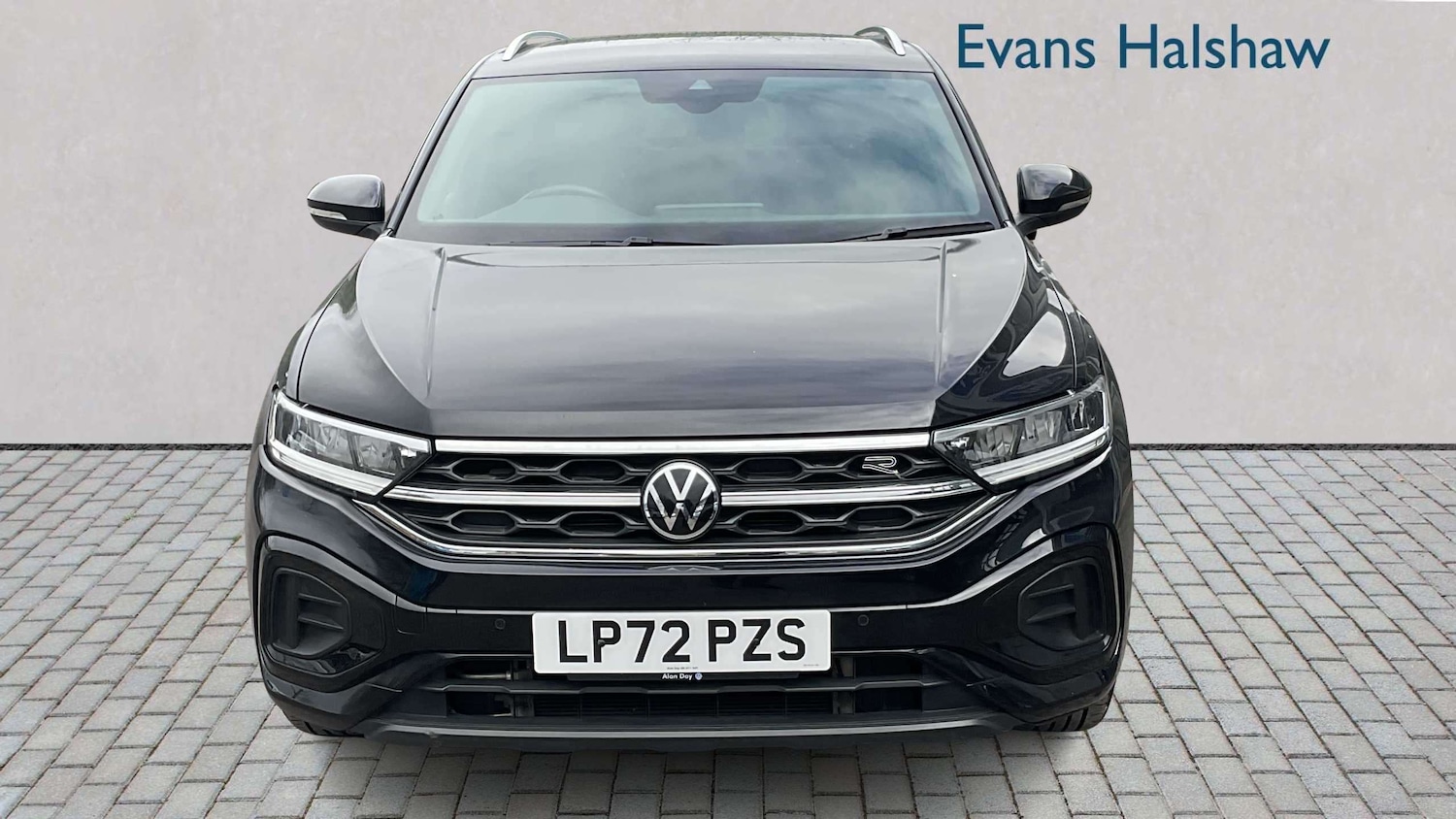 Used Volkswagen T-Roc for sale - 77859945: Photo 4
