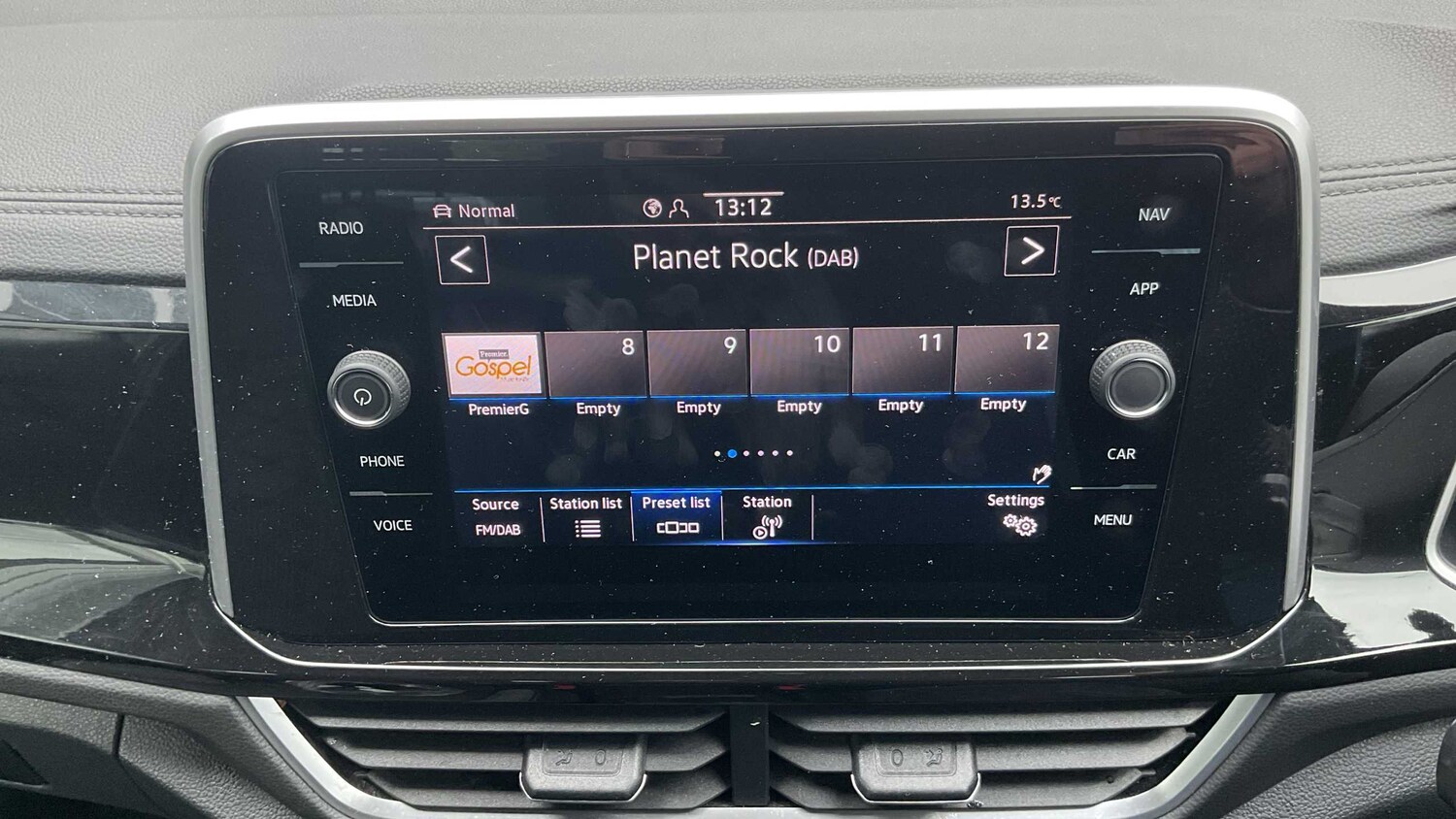 Used Volkswagen T-Roc for sale - 77859945: Photo 8