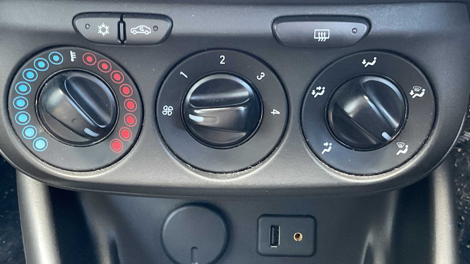 Used Vauxhall Corsa 2015 for sale - 78119194: Photo 7