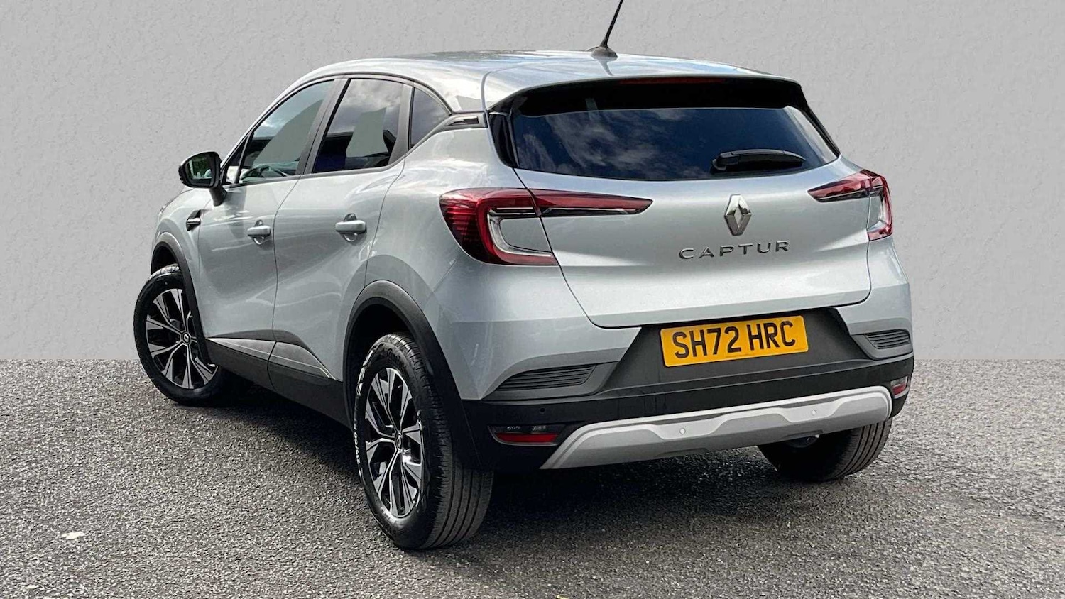Used Renault Captur 2022 for sale - 76540737: Photo 2