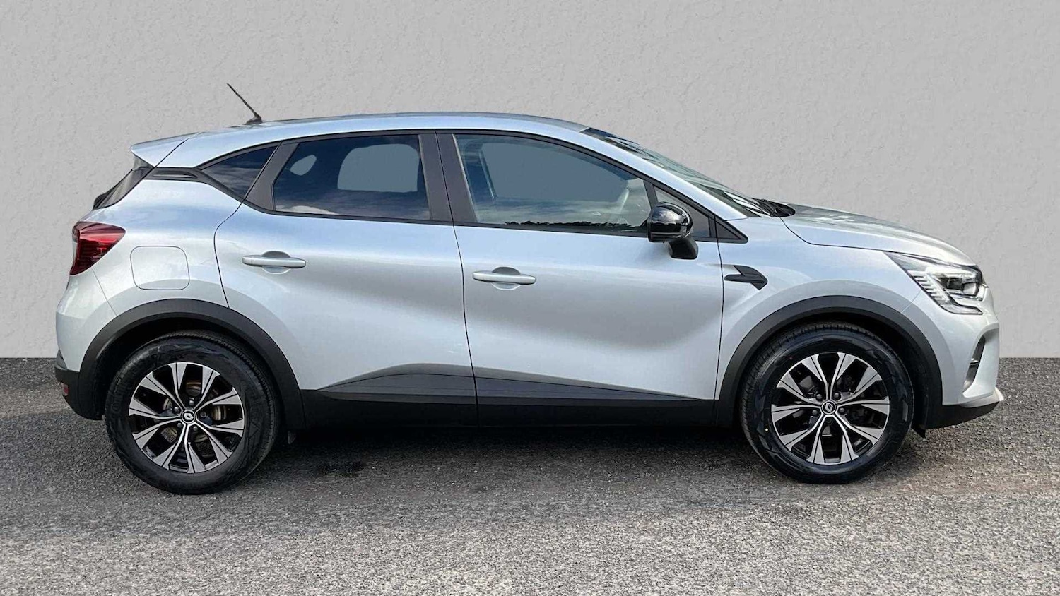 Used Renault Captur 2022 for sale - 76540737: Photo 3