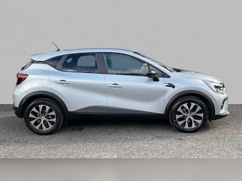 Used Renault Captur 2022 for sale - 76540737: Photo