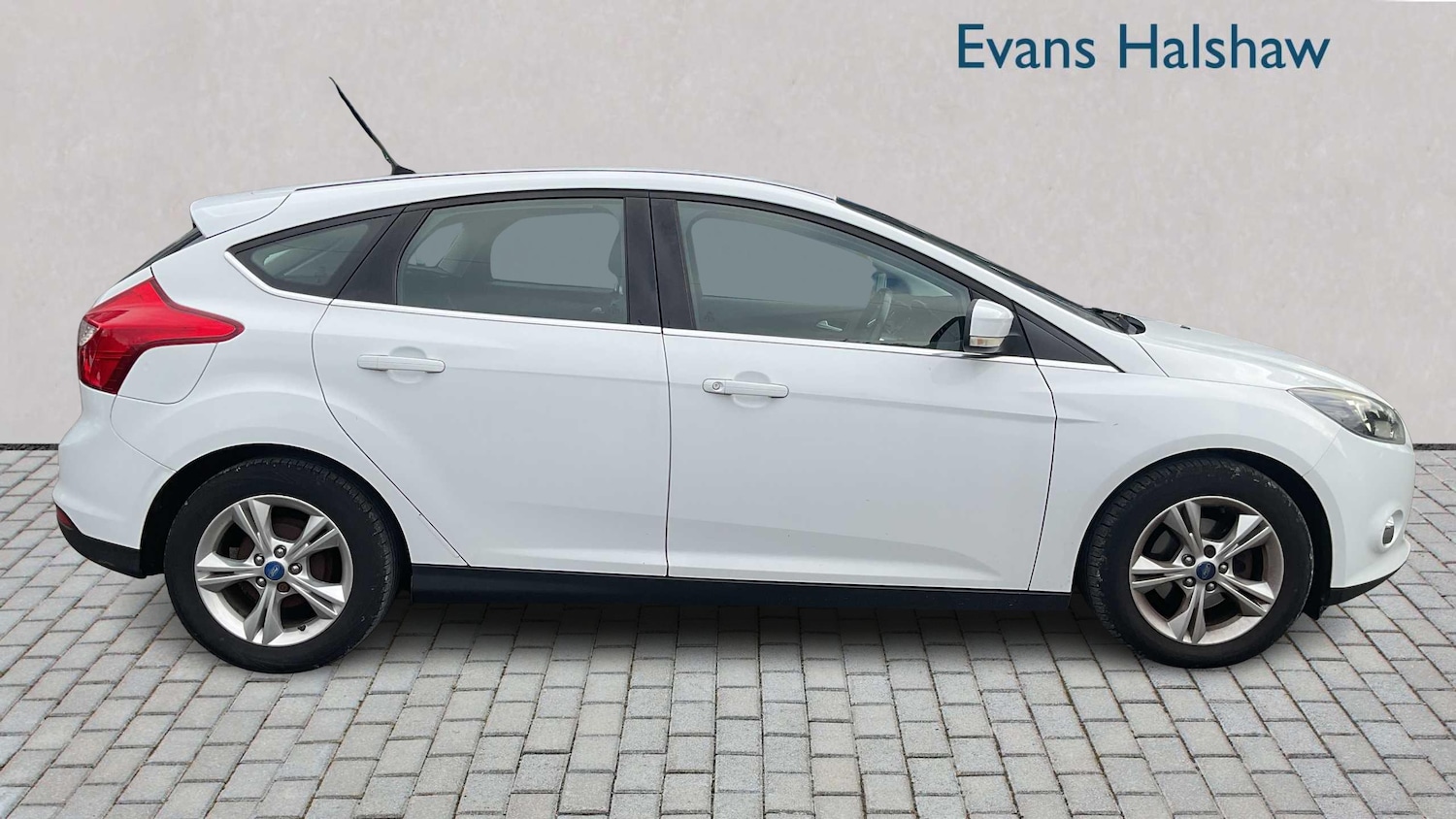 Used Ford Focus 2013 for sale - 76442477: Photo 3