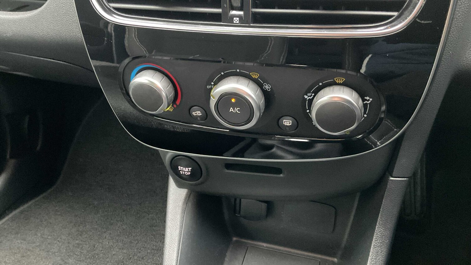 Used Renault Clio 2018 for sale - 77032217: Photo 15