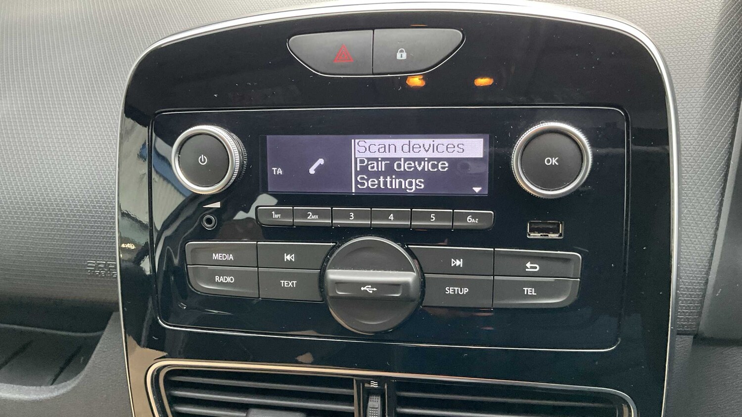 Used Renault Clio 2018 for sale - 77032217: Photo 16