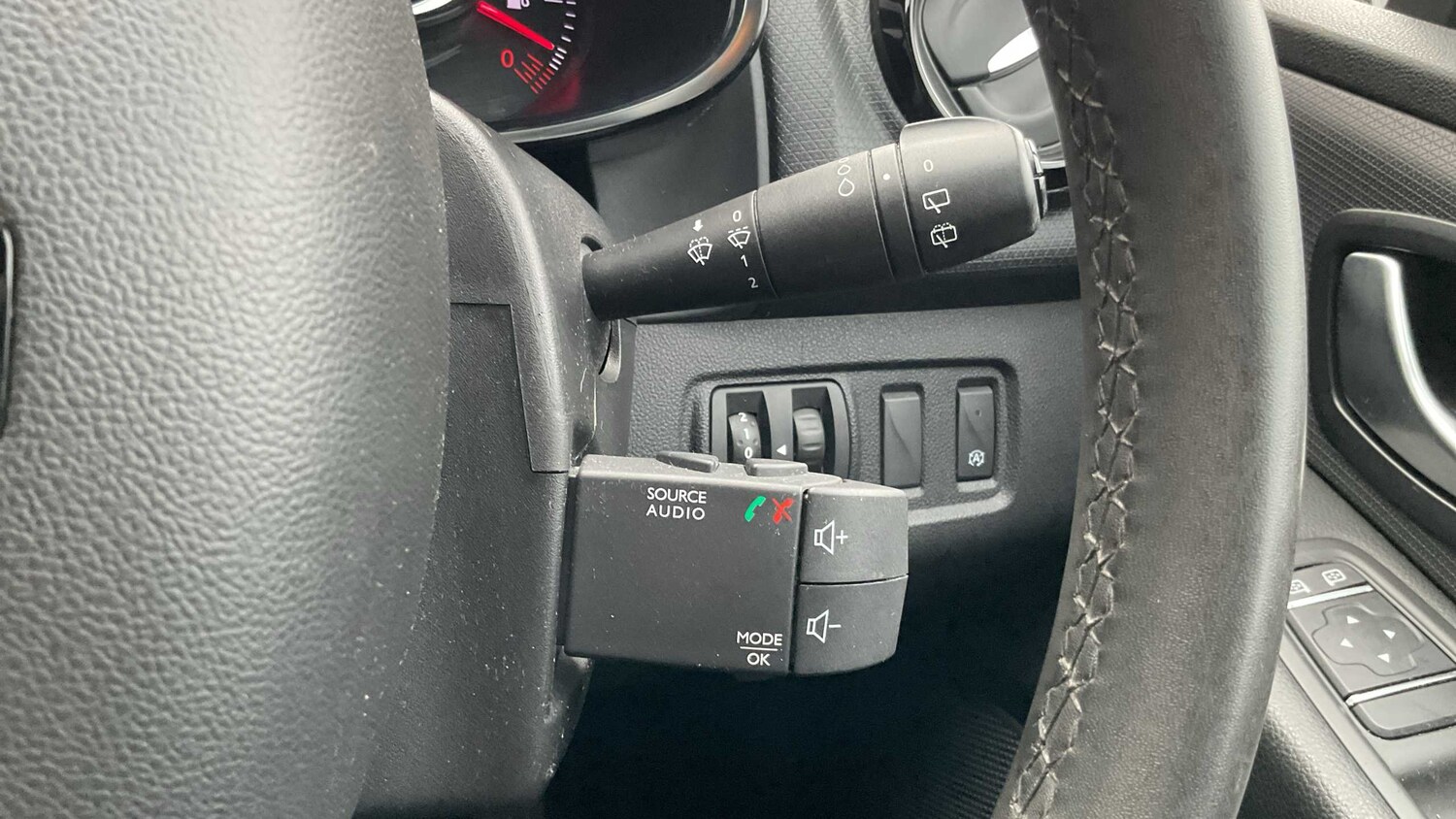 Used Renault Clio 2018 for sale - 77032217: Photo 19