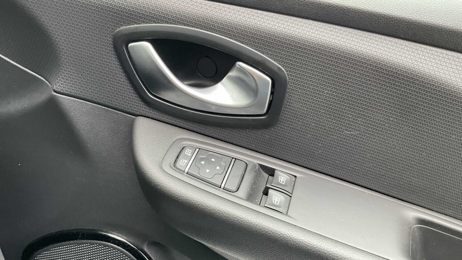 Used Renault Clio 2018 for sale - 77032217: Photo 20