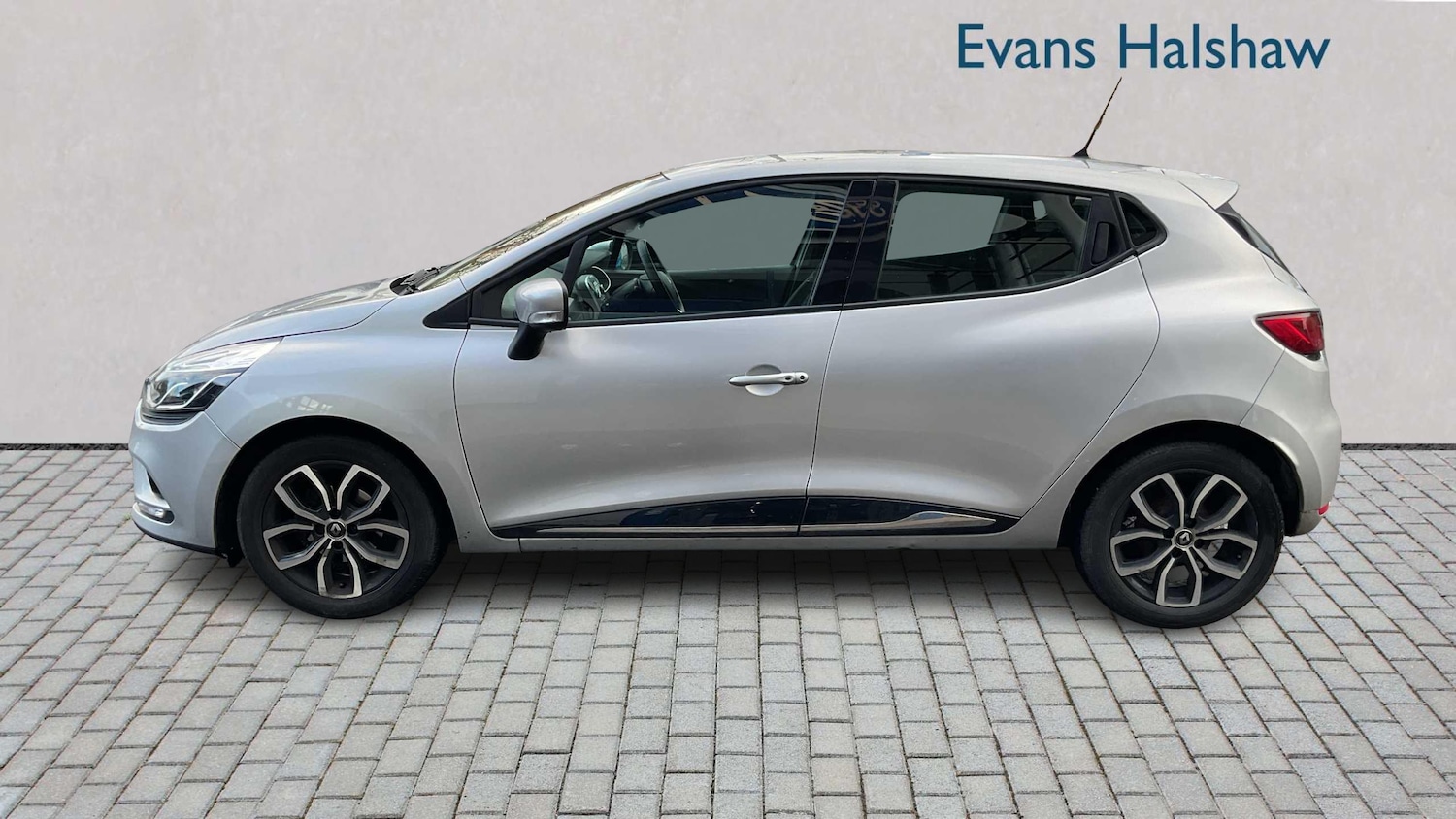 Used Renault Clio 2018 for sale - 77032217: Photo 4