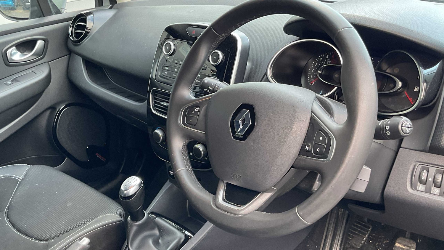 Used Renault Clio 2018 for sale - 77032217: Photo 7