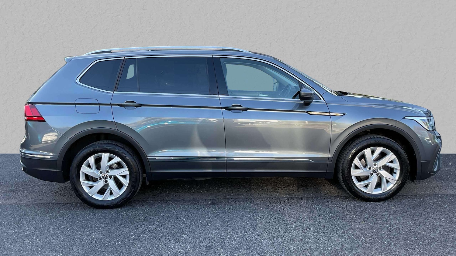 Used Volkswagen Tiguan Allspace 2023 for sale - 76063205: Photo 3