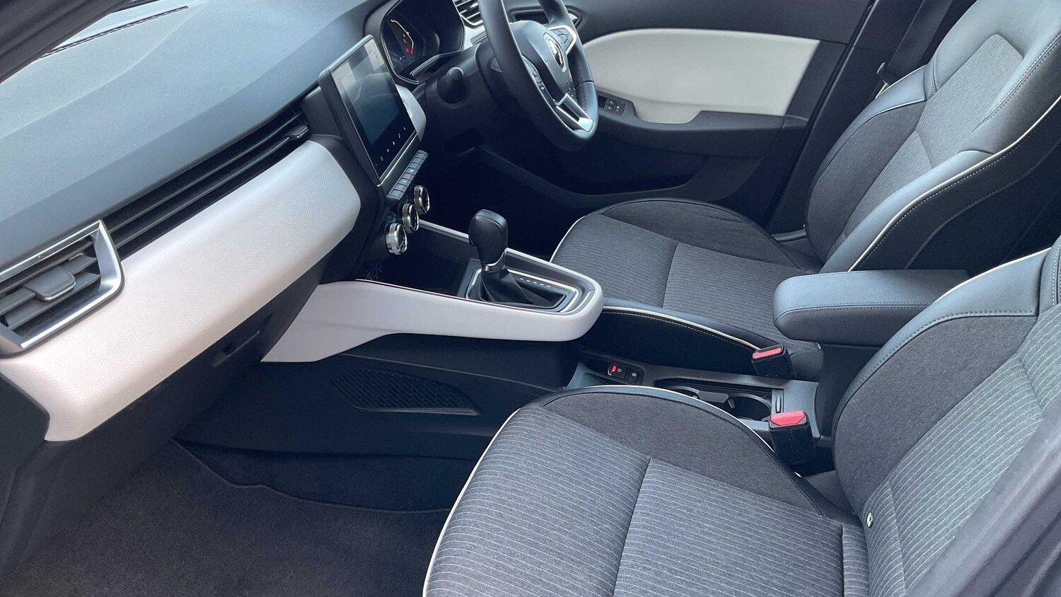 Used Renault Clio 2022 for sale - 76804875: Photo 16