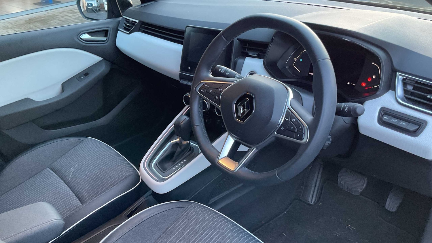 Used Renault Clio 2022 for sale - 76804875: Photo 7