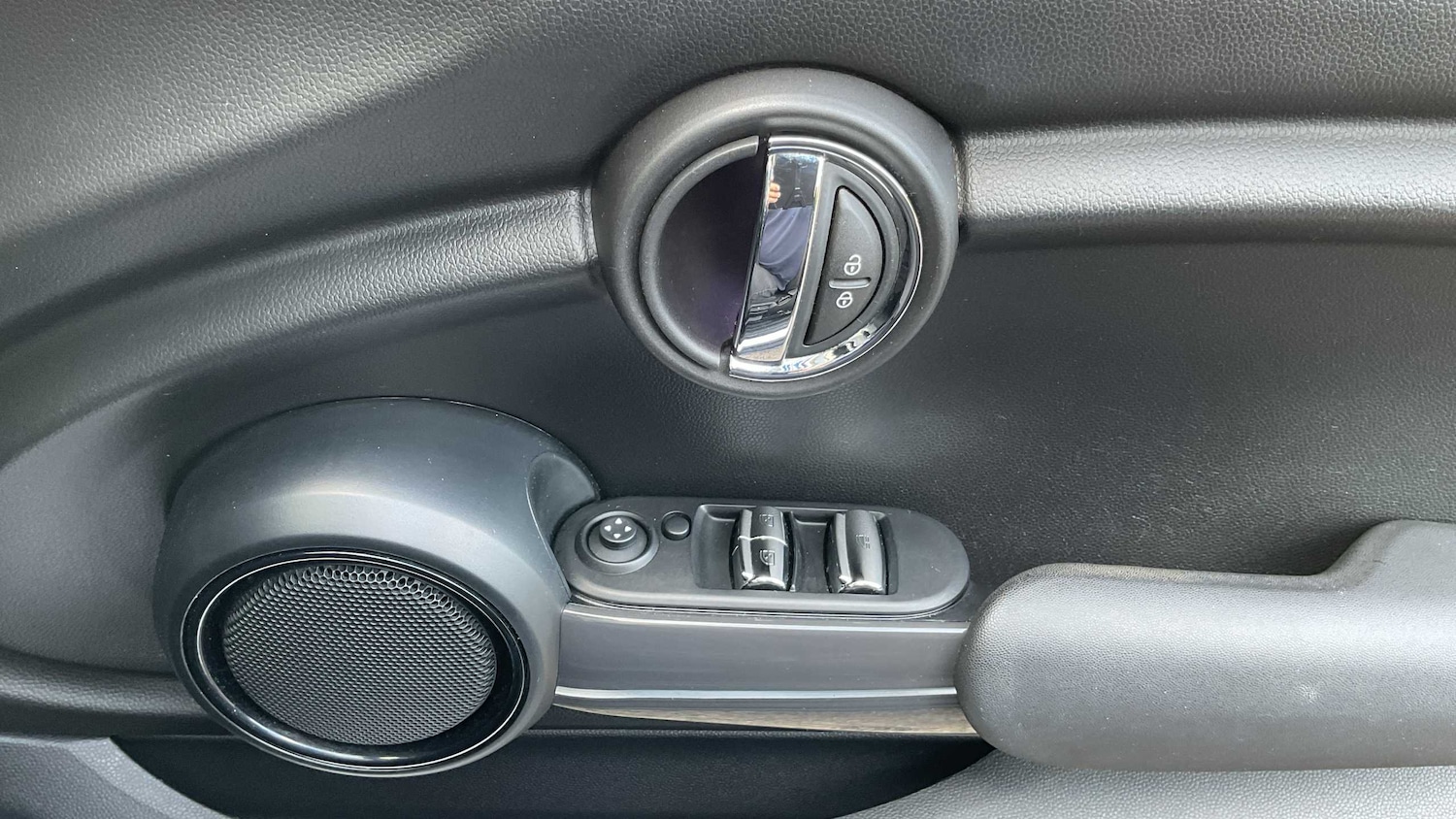 Used MINI Convertible 2019 for sale - 75818923: Photo 25