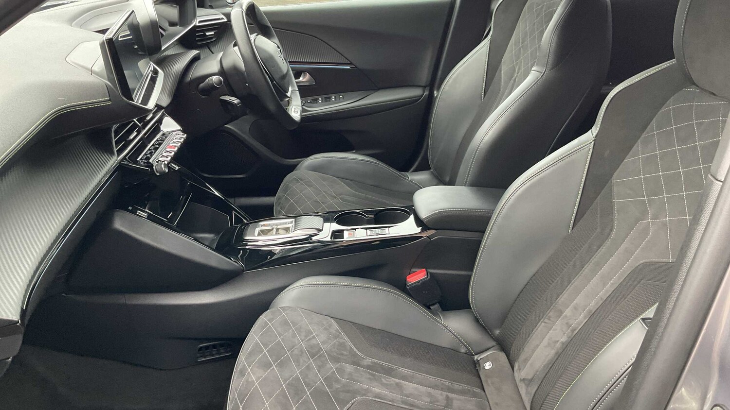 Used Peugeot 2008 2022 for sale - 76411324: Photo 16