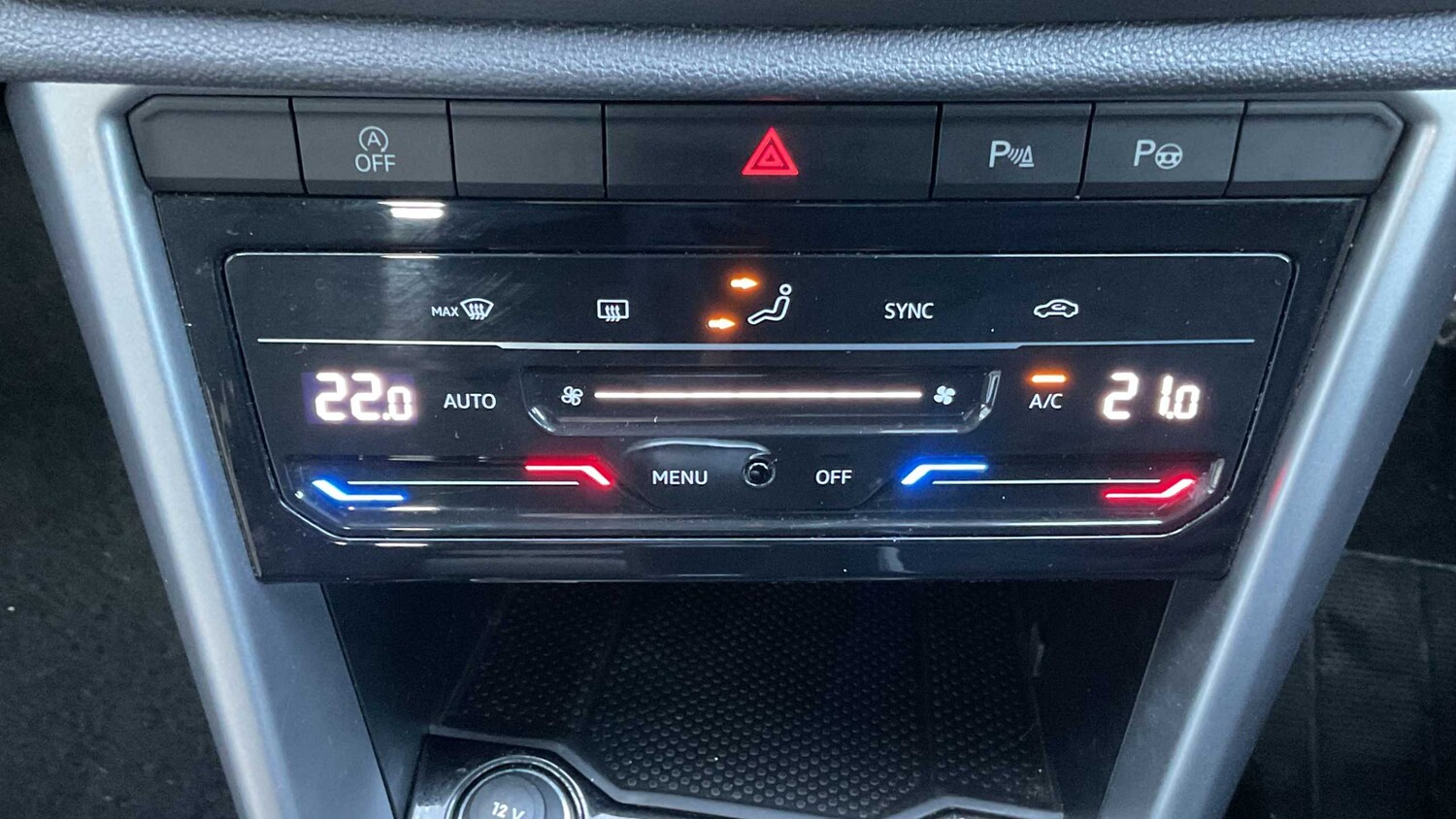 Used Volkswagen T-Roc 2024 for sale - 77615590: Photo 15