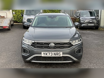 Used Volkswagen T-Roc 2024 for sale - 77615590: Photo