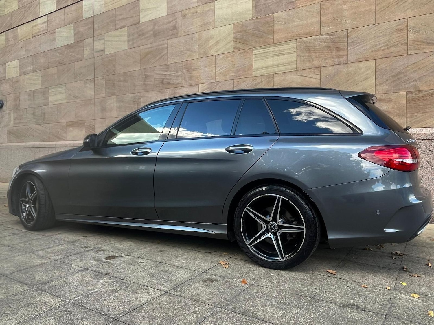 Used Mercedes-Benz C Class 2018 for sale - 76849840: Photo 2