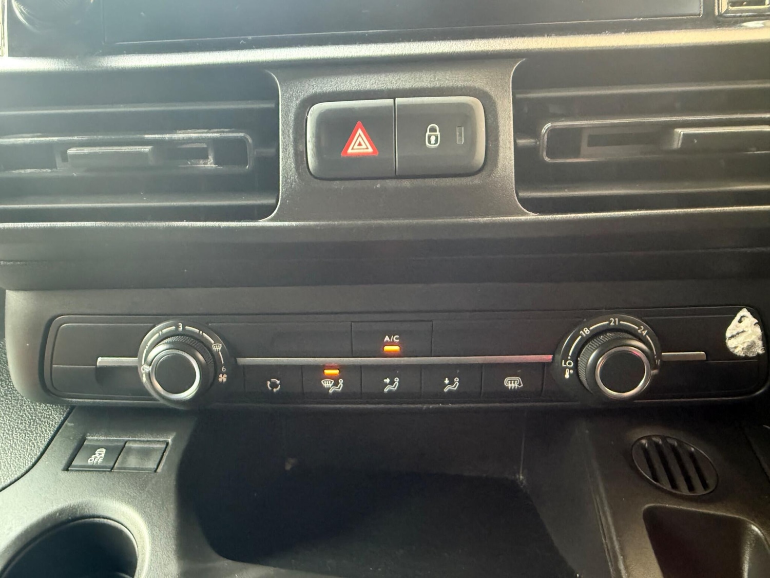 Used Peugeot Partner 2019 for sale - 76657630: Photo 26