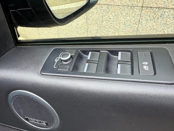 Used Land Rover Discovery 2017 for sale - 76247861: Photo 23
