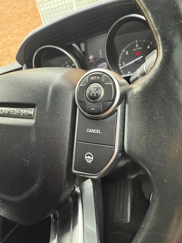 Used Land Rover Discovery 2017 for sale - 76247861: Photo 40