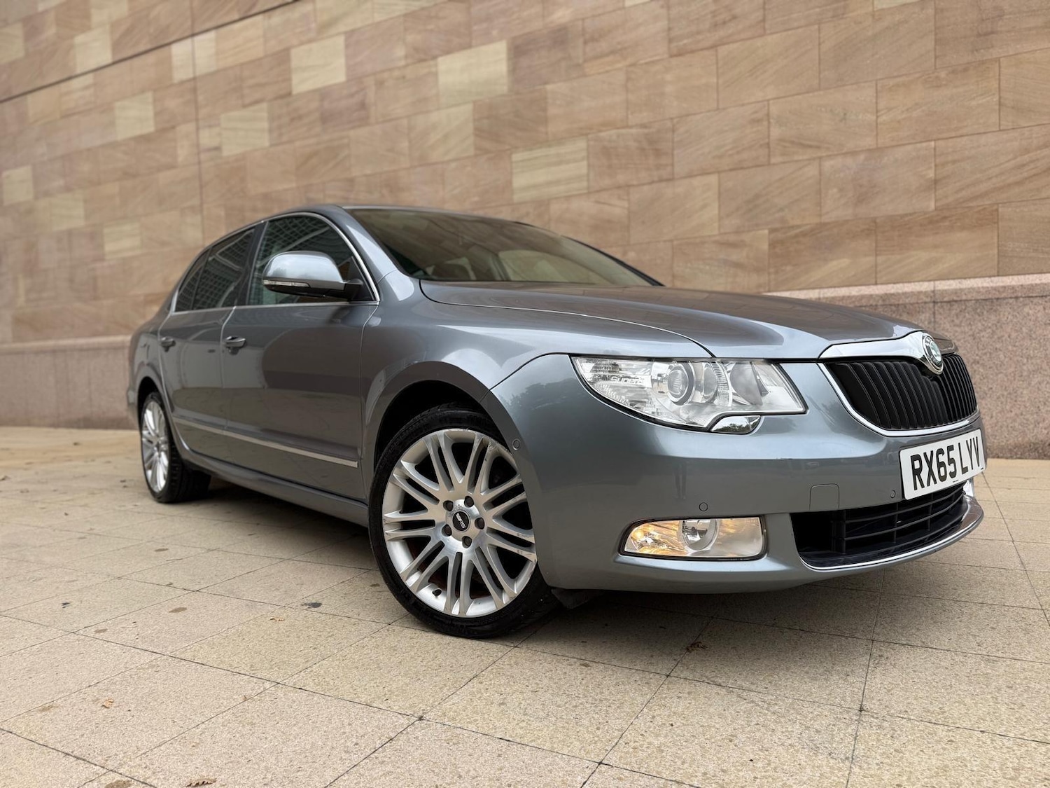 Used Skoda Superb 2016 for sale - 76270461: Photo 2