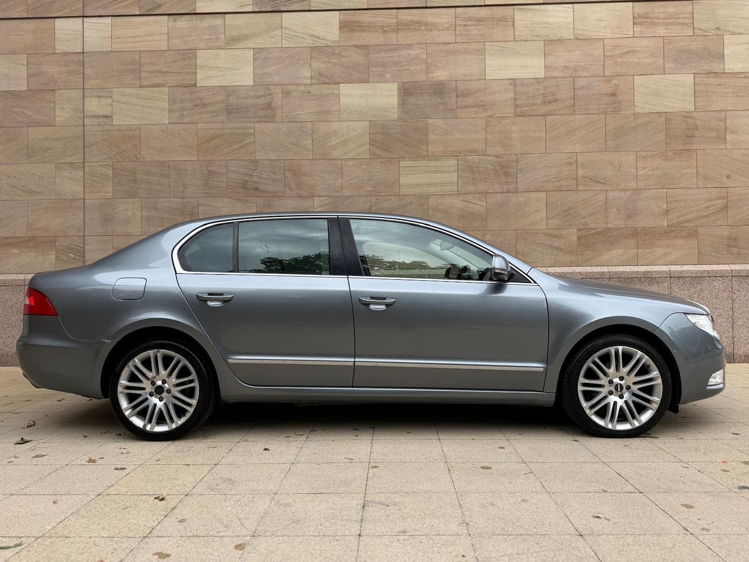 Used Skoda Superb 2016 for sale - 76270461: Photo 4
