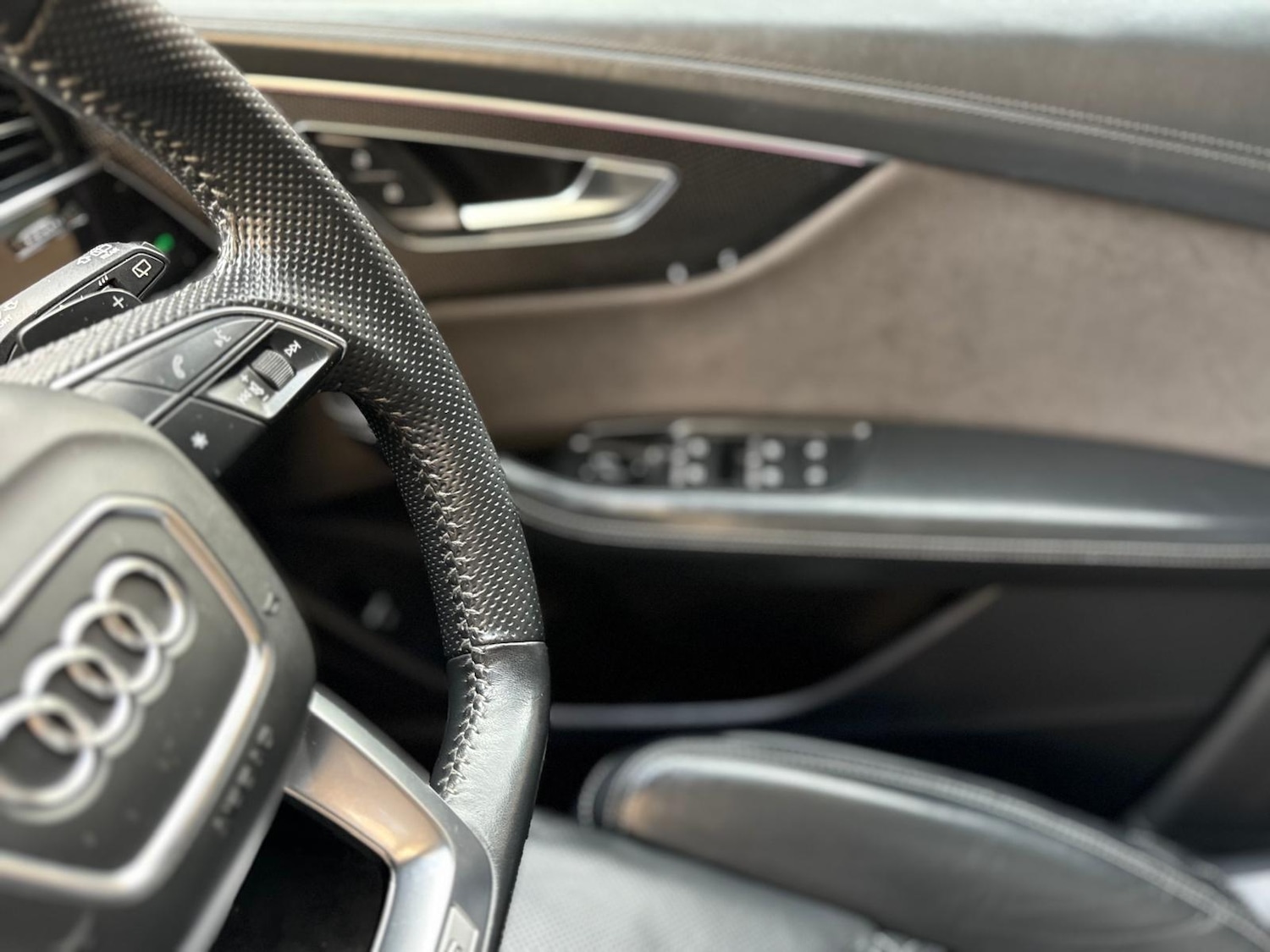 Used Audi SQ8 2020 for sale - 78099937: Photo 28