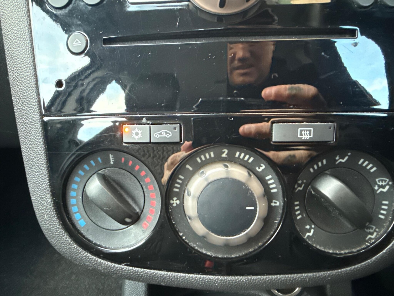 Used Vauxhall Corsa 2010 for sale - 76765559: Photo 27