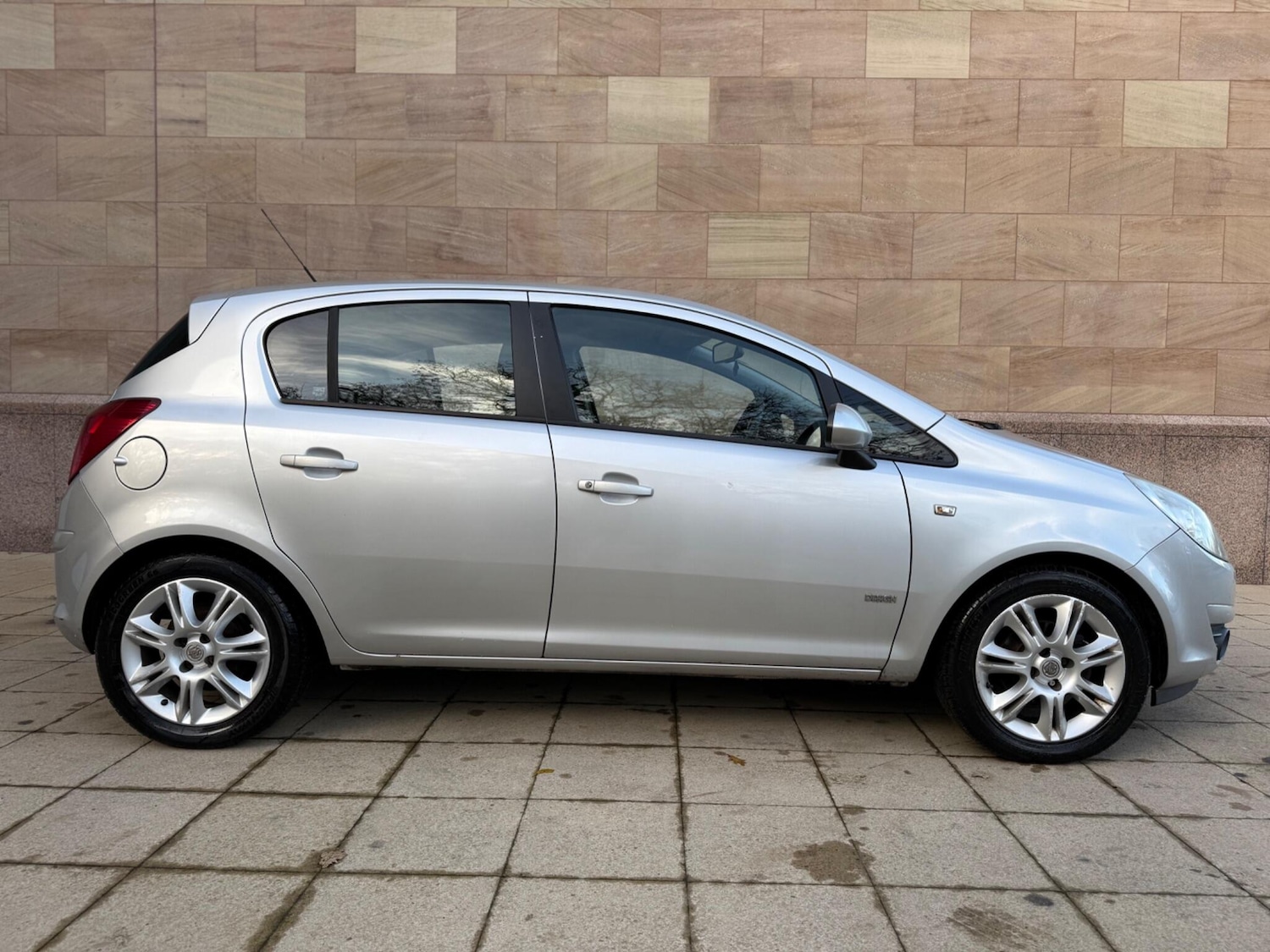 Used Vauxhall Corsa 2010 for sale - 76765559: Photo 4