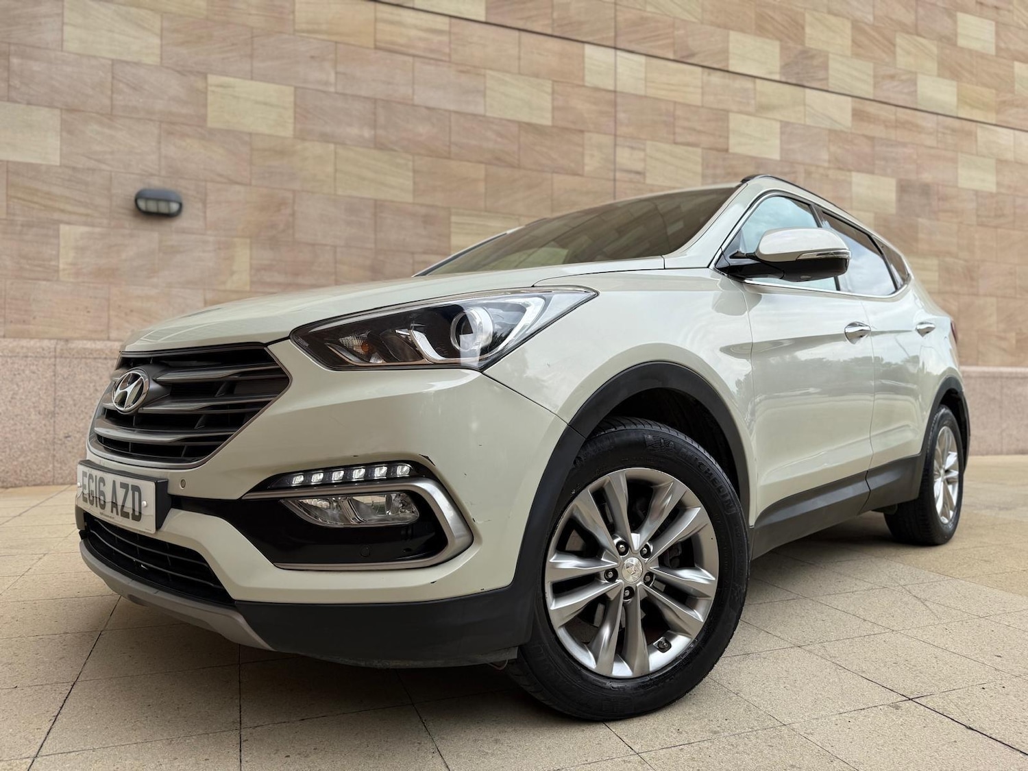 Used Hyundai Santa Fe 2016 for sale - 76824023: Photo 10