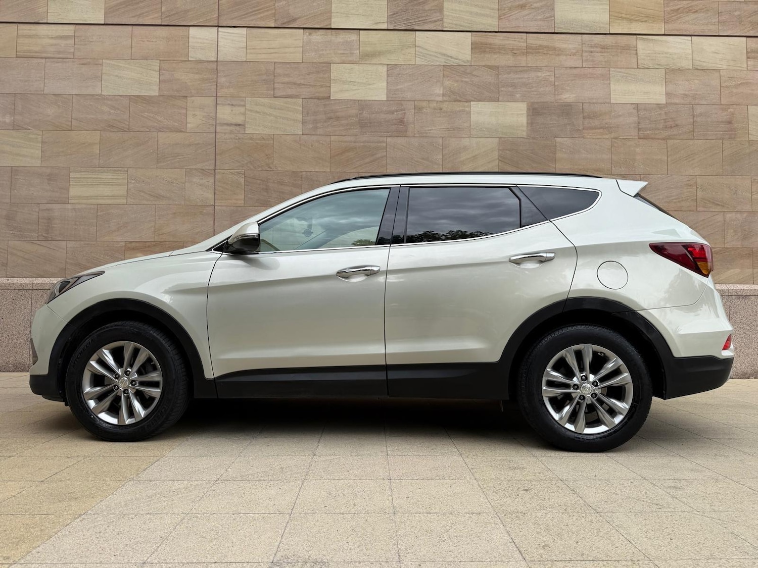 Used Hyundai Santa Fe 2016 for sale - 76824023: Photo 12