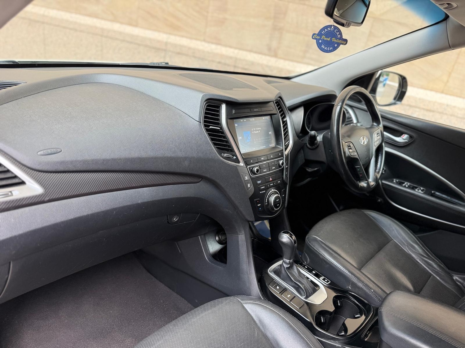 Used Hyundai Santa Fe 2016 for sale - 76824023: Photo 2