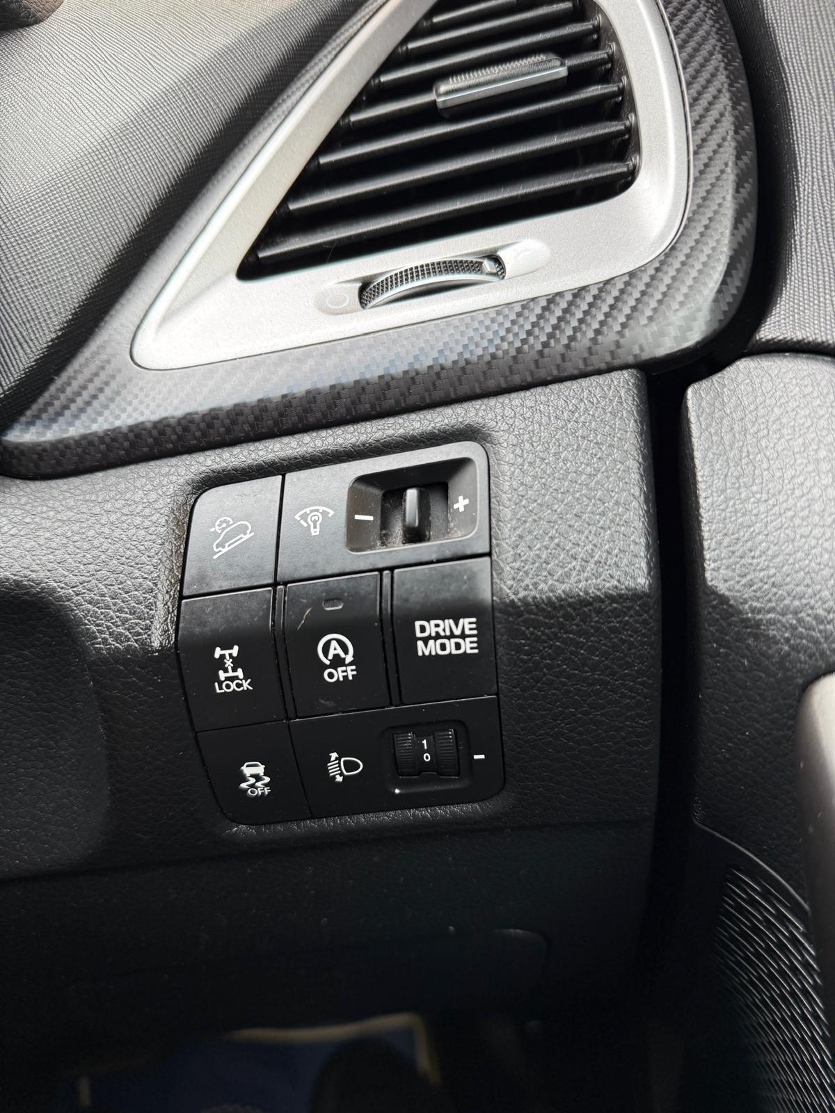 Used Hyundai Santa Fe 2016 for sale - 76824023: Photo 28