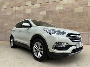 Used Hyundai Santa Fe 2016 for sale - 76824023: Photo