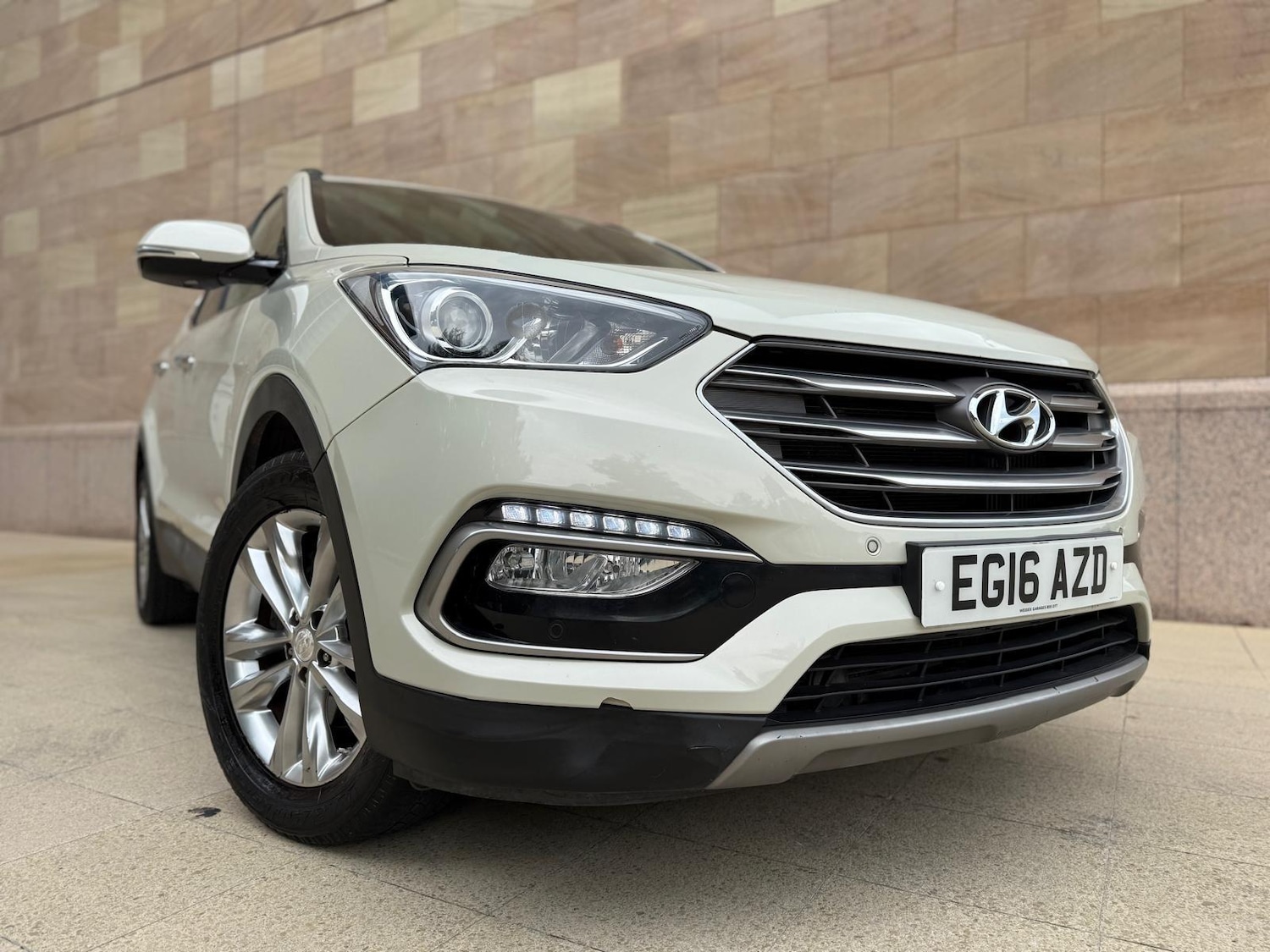 Used Hyundai Santa Fe 2016 for sale - 76824023: Photo 5