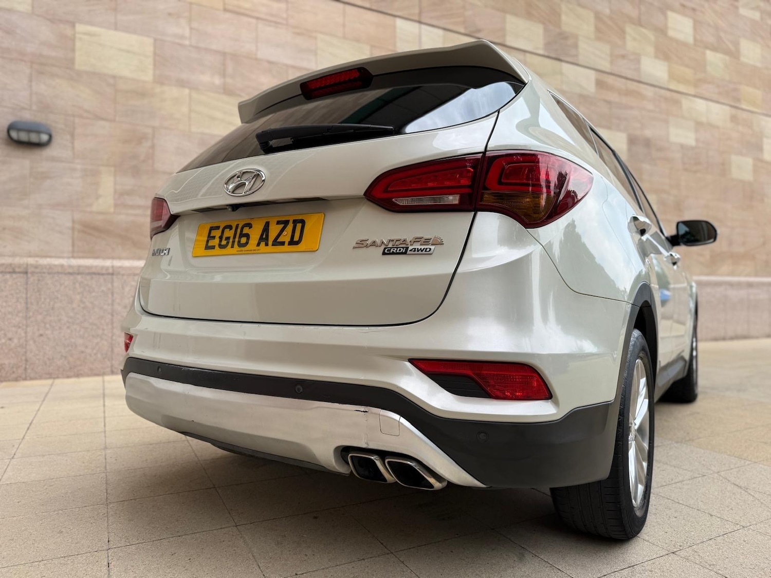 Used Hyundai Santa Fe 2016 for sale - 76824023: Photo 9