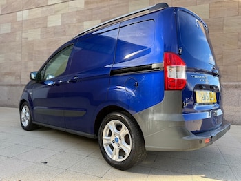 Used Ford Transit Courier 2015 for sale - 76000893: Photo