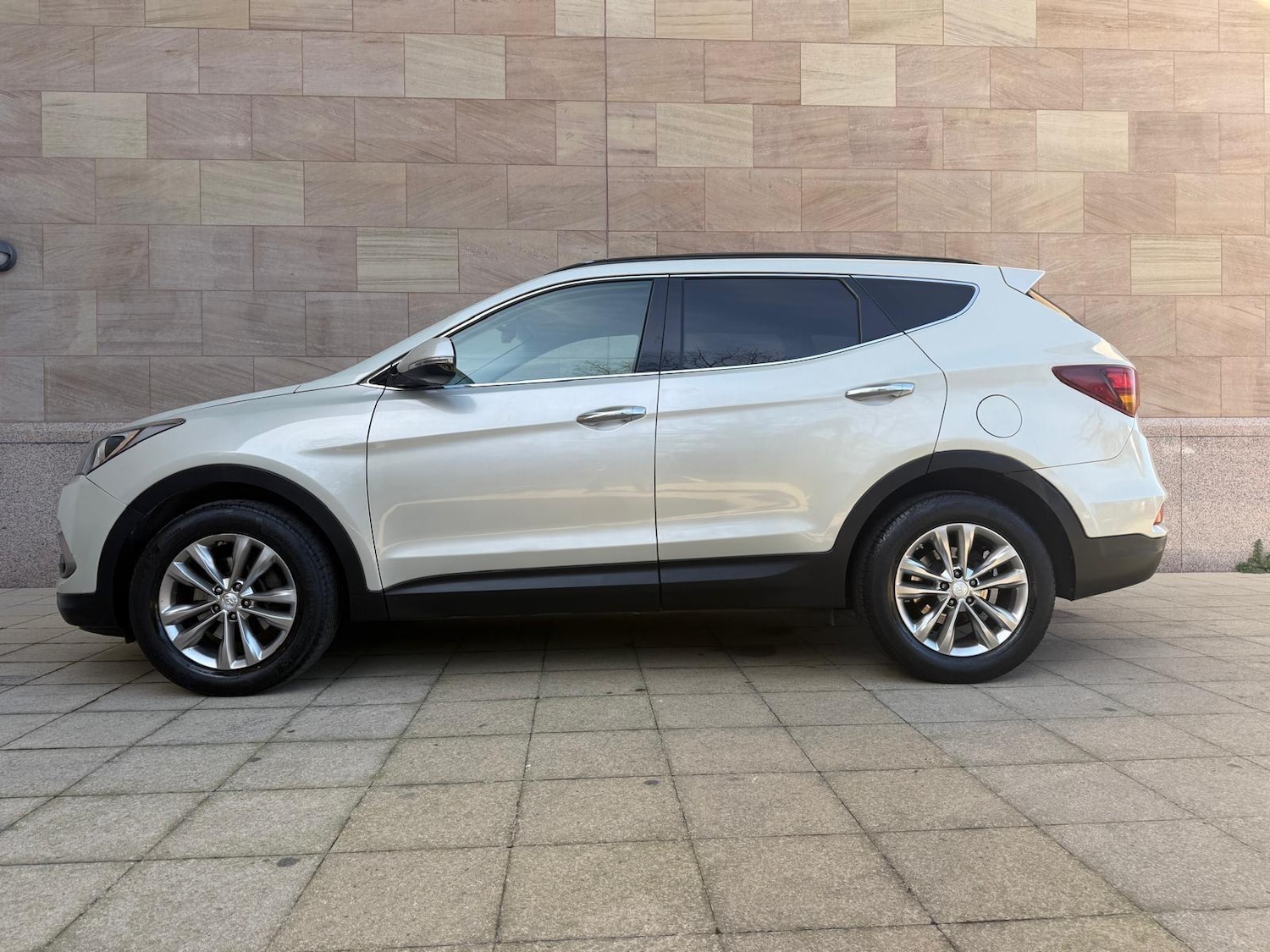 Used Hyundai Santa Fe 2016 for sale - 77939750: Photo 4