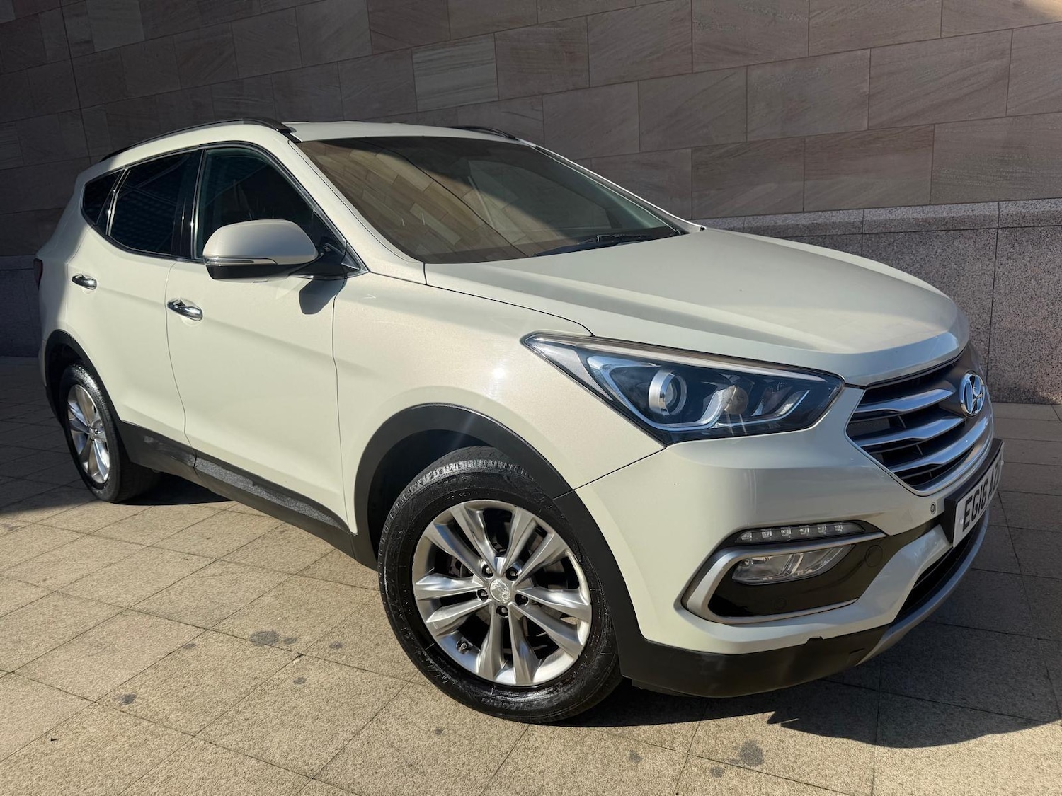 Used Hyundai Santa Fe 2016 for sale - 77939750: Photo 5