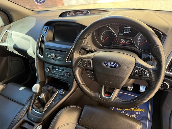 Used Ford Focus 2015 for sale - 76060940: Photo 14