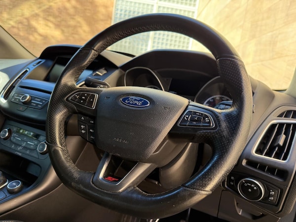 Used Ford Focus 2015 for sale - 76060940: Photo 15