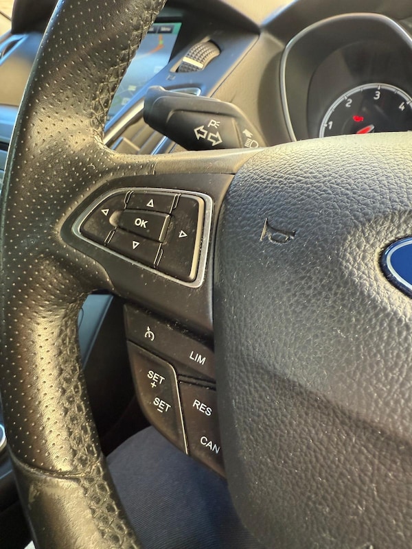 Used Ford Focus 2015 for sale - 76060940: Photo 32