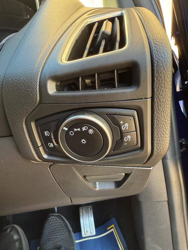 Used Ford Focus 2015 for sale - 76060940: Photo 34