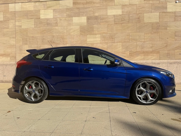Used Ford Focus 2015 for sale - 76060940: Photo 3