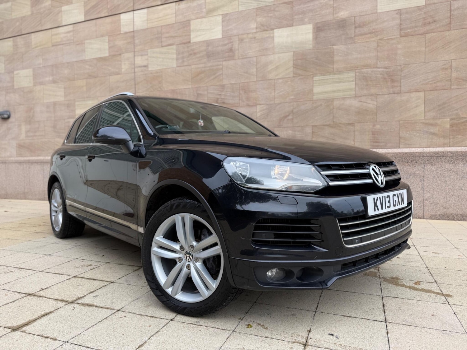 Used Volkswagen Touareg 2013 for sale - 76188844: Photo 2