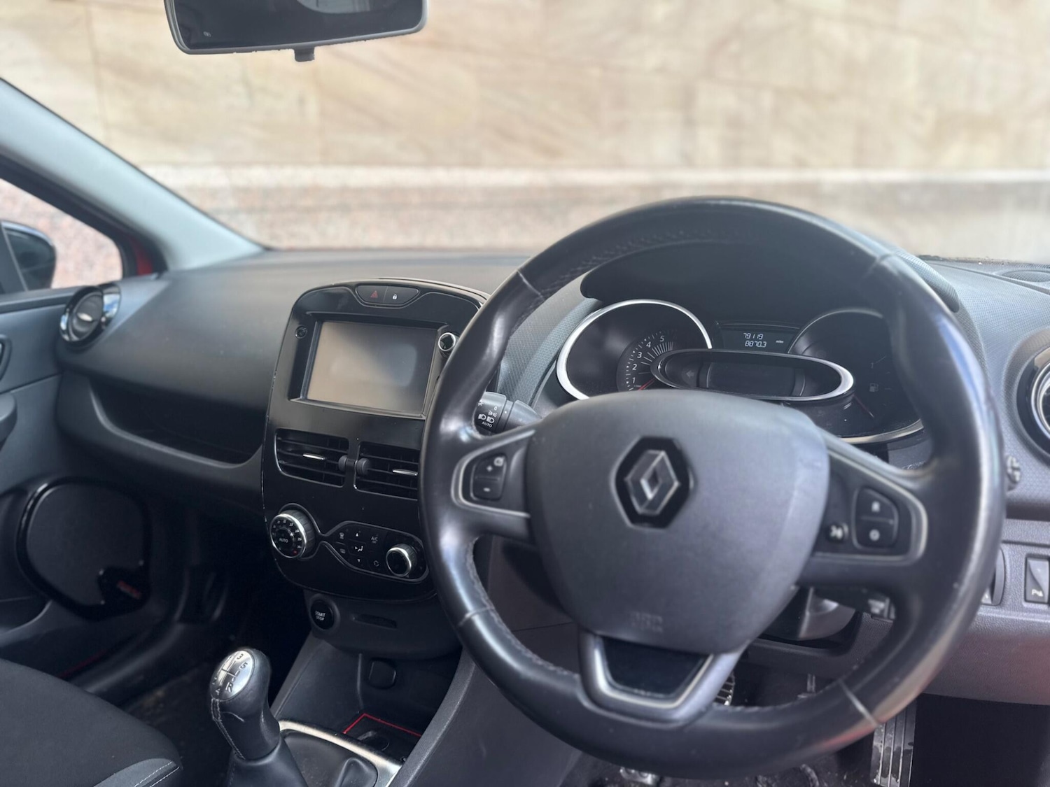 Used Renault Clio 2016 for sale - 76953207: Photo 14