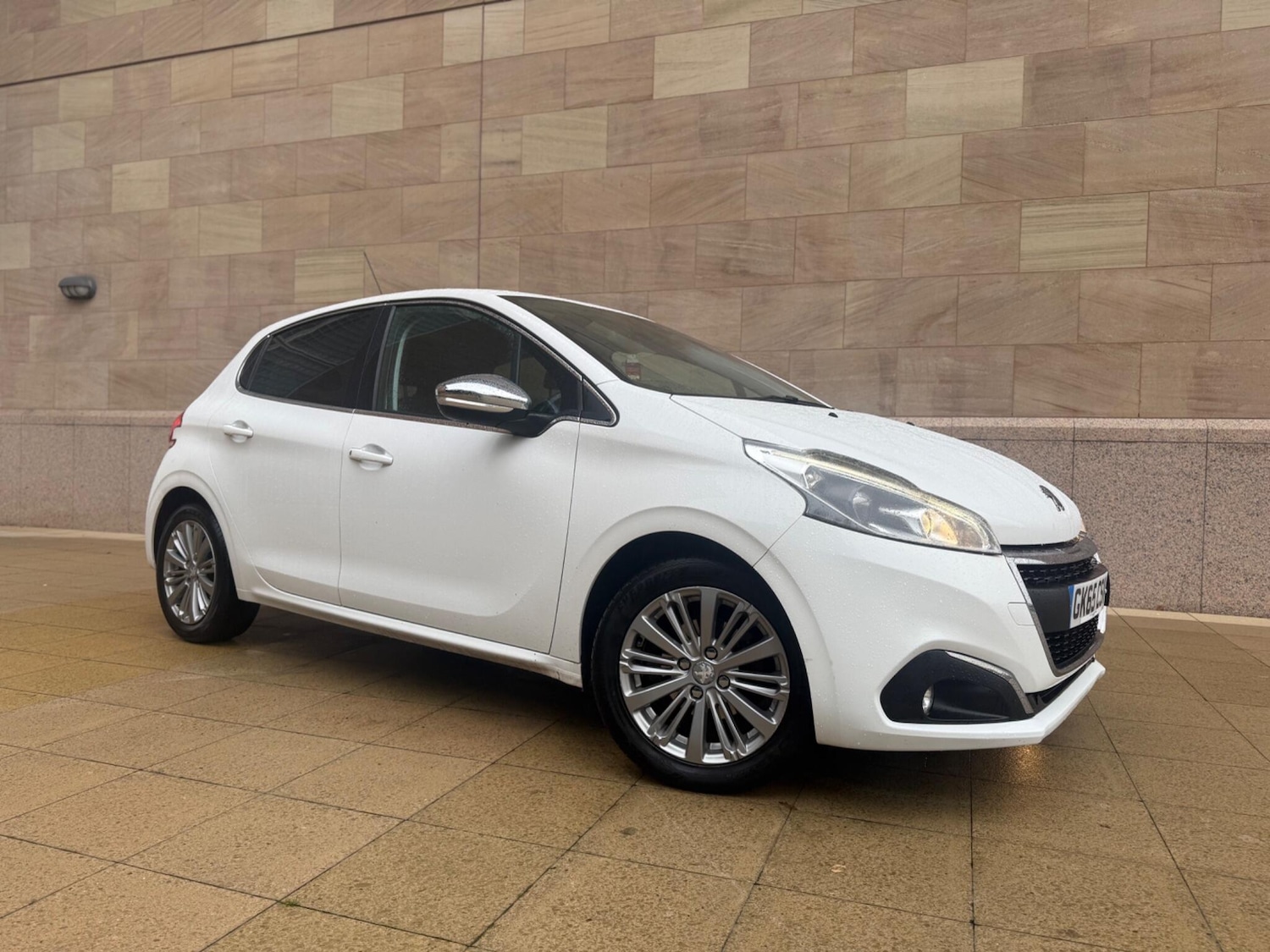 Used Peugeot 208 2015 for sale - 76123049: Photo 1