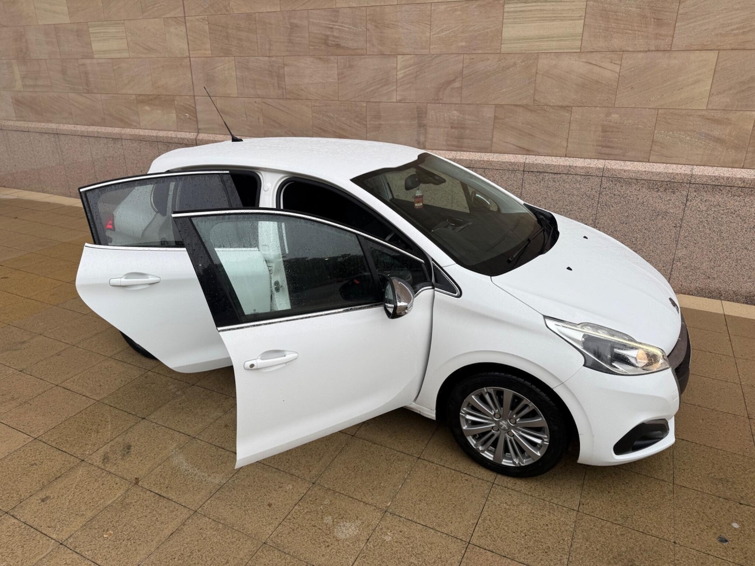 Used Peugeot 208 2015 for sale - 76123049: Photo 11