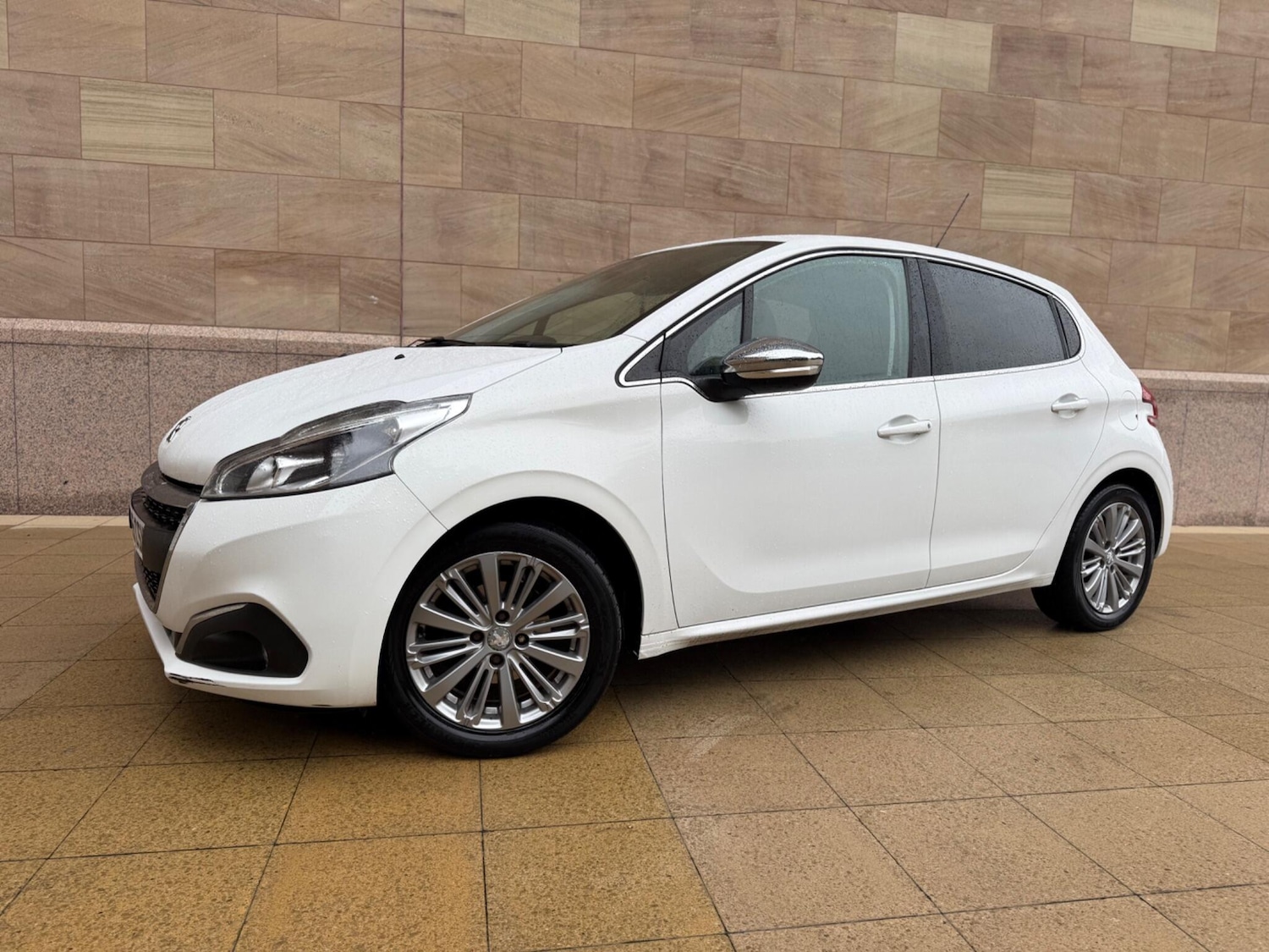 Used Peugeot 208 2015 for sale - 76123049: Photo 16
